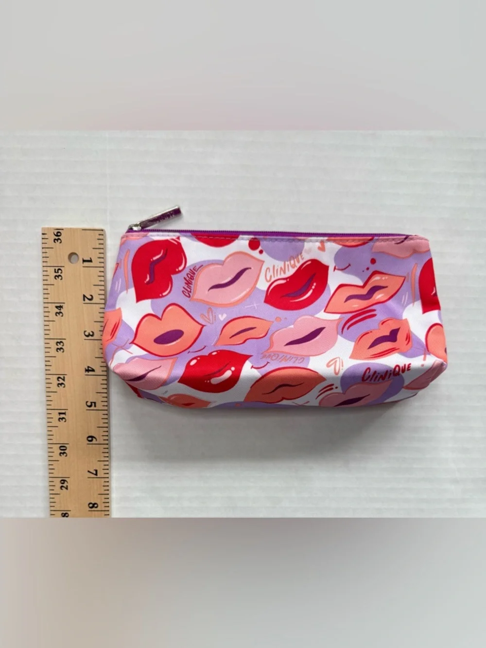 Clinique lips print